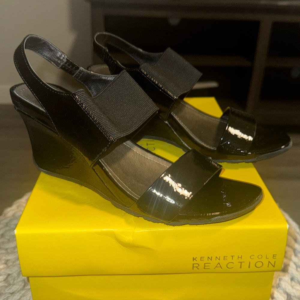 Kenneth Cole Reaction black sandals